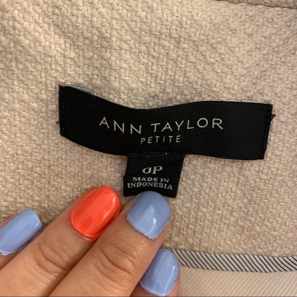 ANN TAYLOR • Lovely Lady Beige 3/4 Sleeve Petite Mini Blazer - Picture 11 of 13
